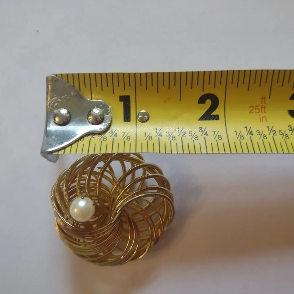 Vintage Women's spiral faux pearl ESTATE brooch pin